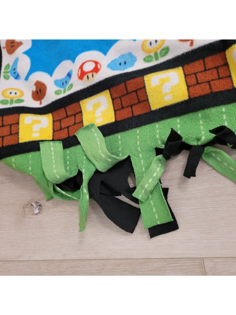 Super Mario Fleece Tie Blanket Luigi Toad Characters Bright Blue & Green Design - Picture 7 of 9